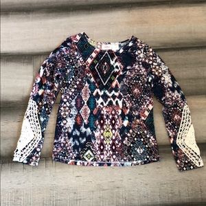 Multicolored shirt with crocheted detail